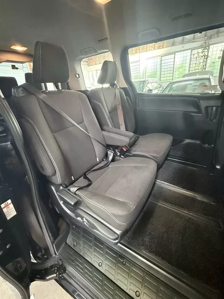 2015 Toyota Esquire 8 Seater – photo 10