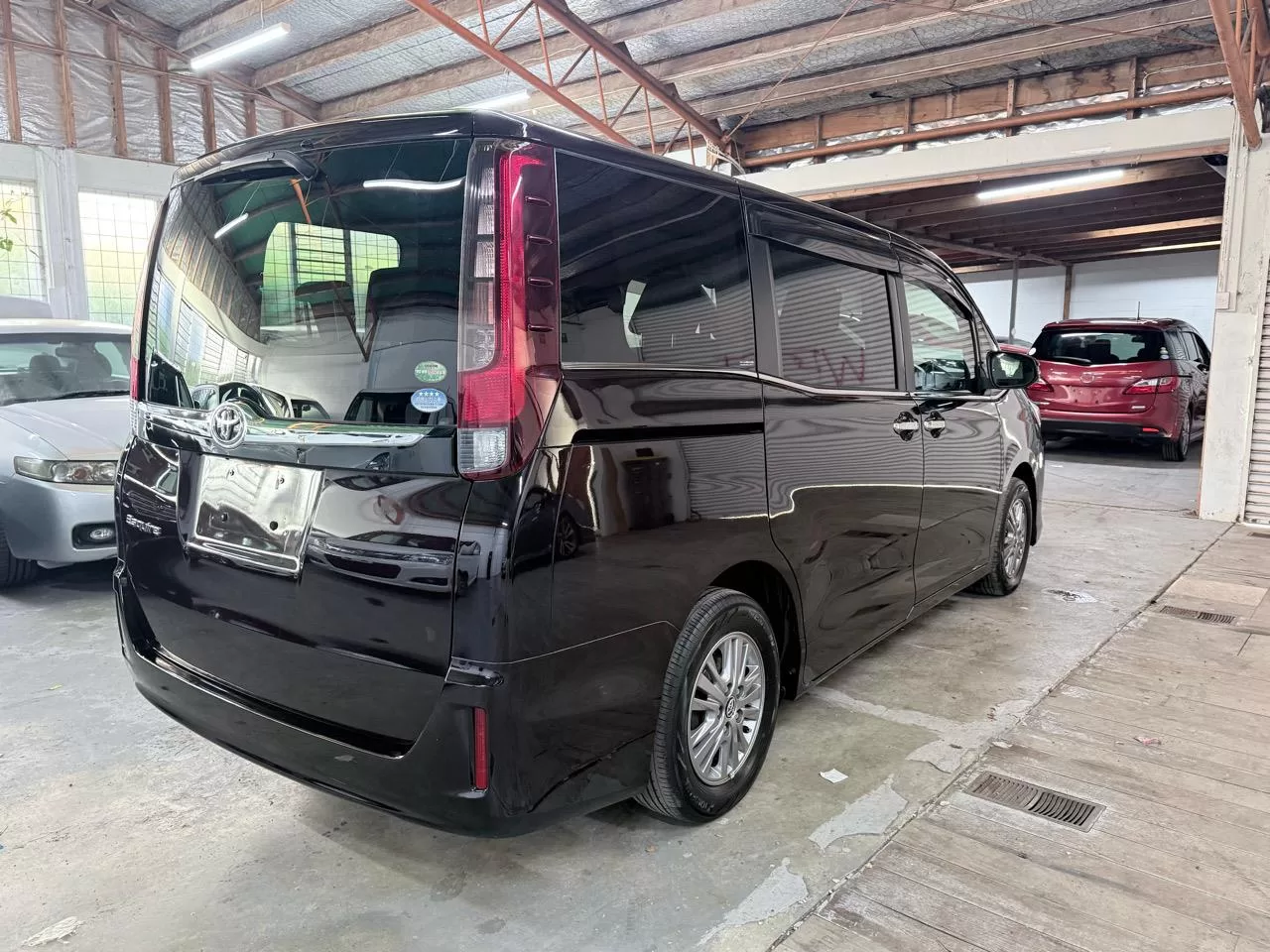 2015 Toyota Esquire 8 Seater – photo 7