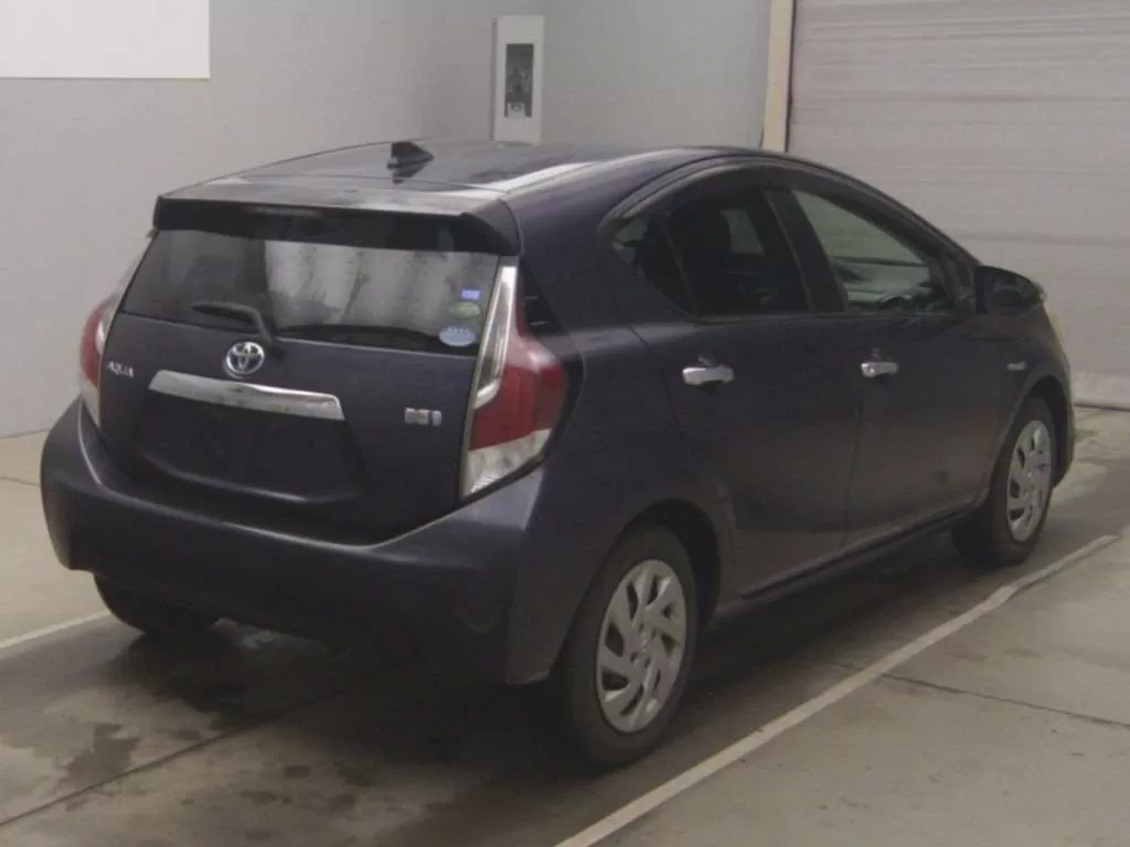 2015 Toyota Aqua S – photo 2
