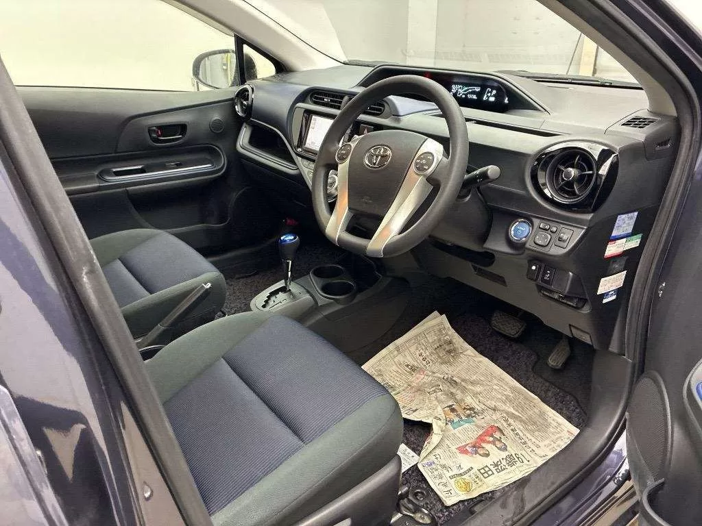 2015 Toyota Aqua S – photo 3
