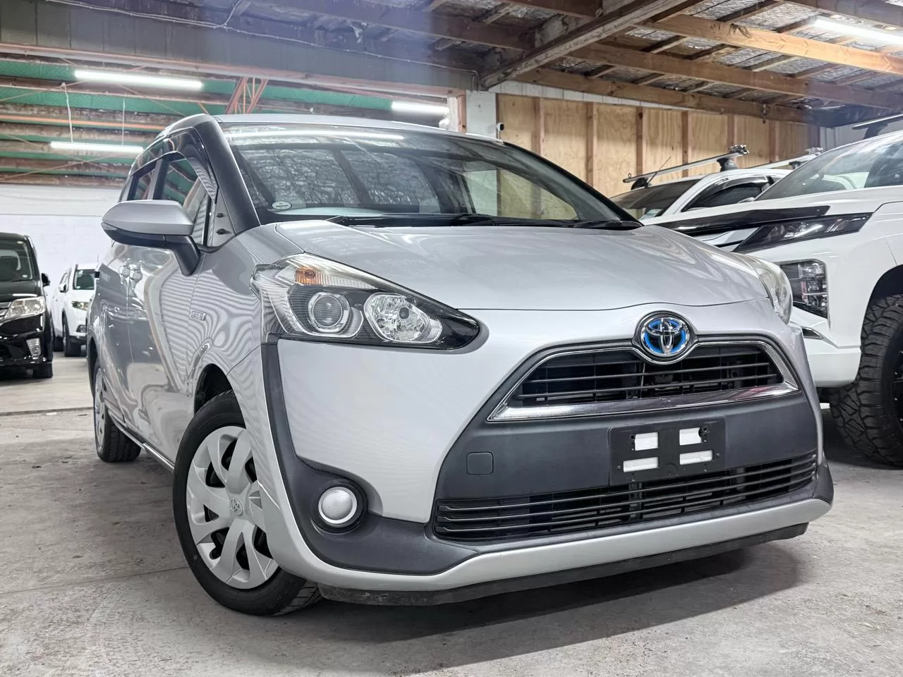 2017 Toyota Sienta Hybrid 7 Seater – photo 1