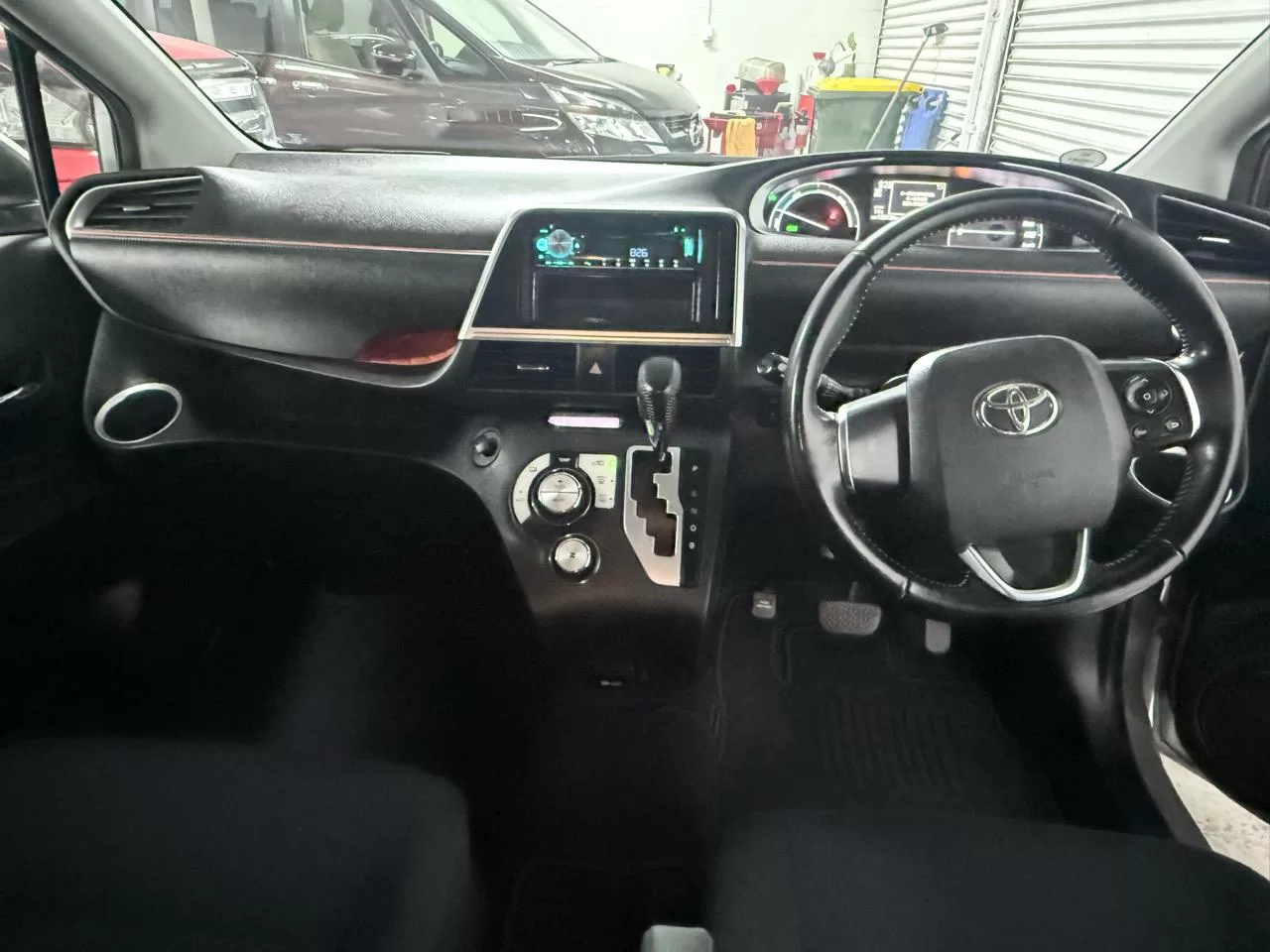 2017 Toyota Sienta Hybrid 7 Seater – photo 15