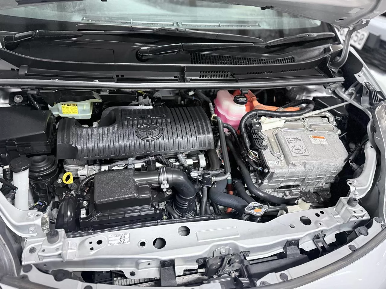 2017 Toyota Sienta Hybrid 7 Seater – photo 18