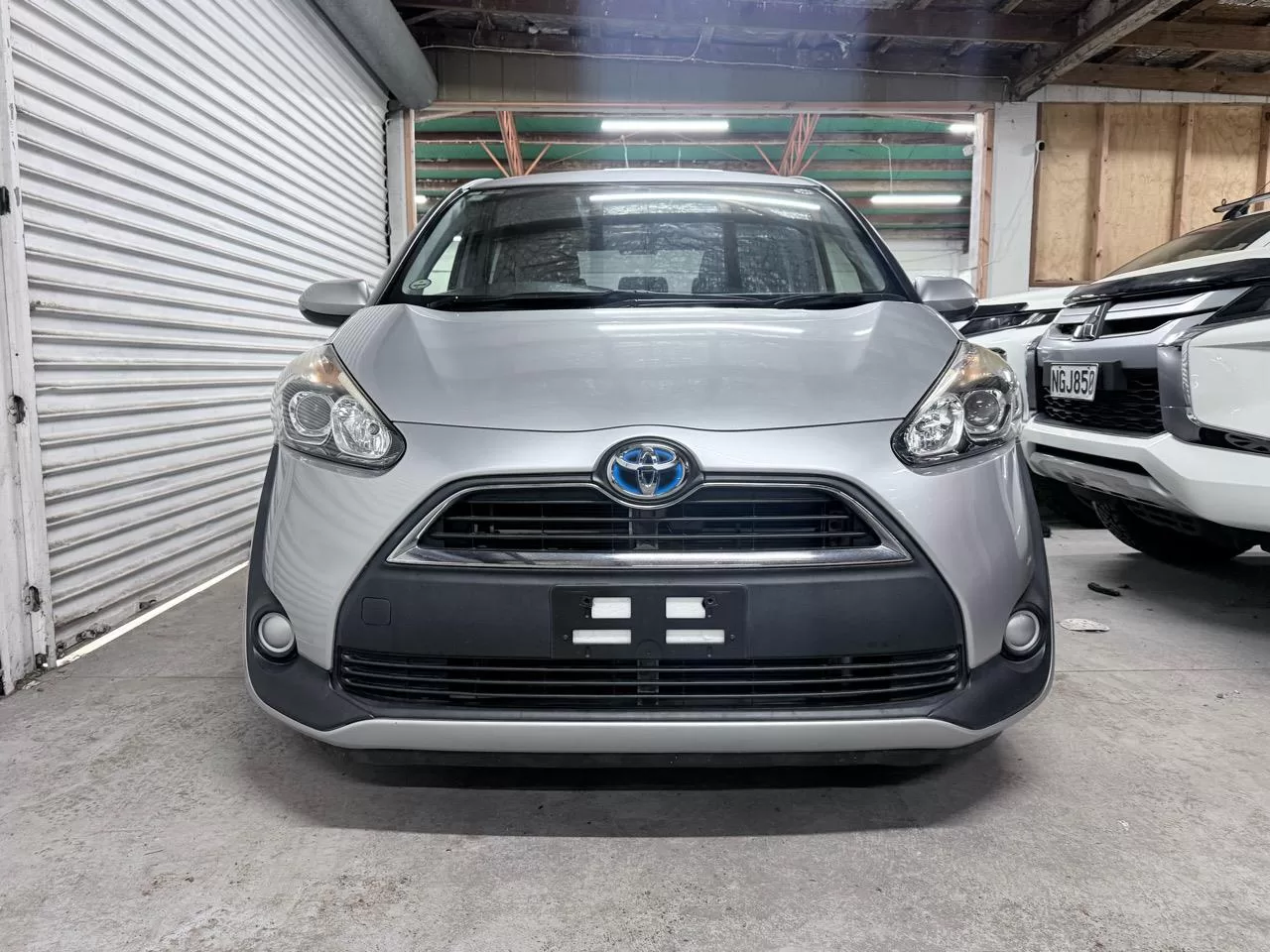 2017 Toyota Sienta Hybrid 7 Seater – photo 4