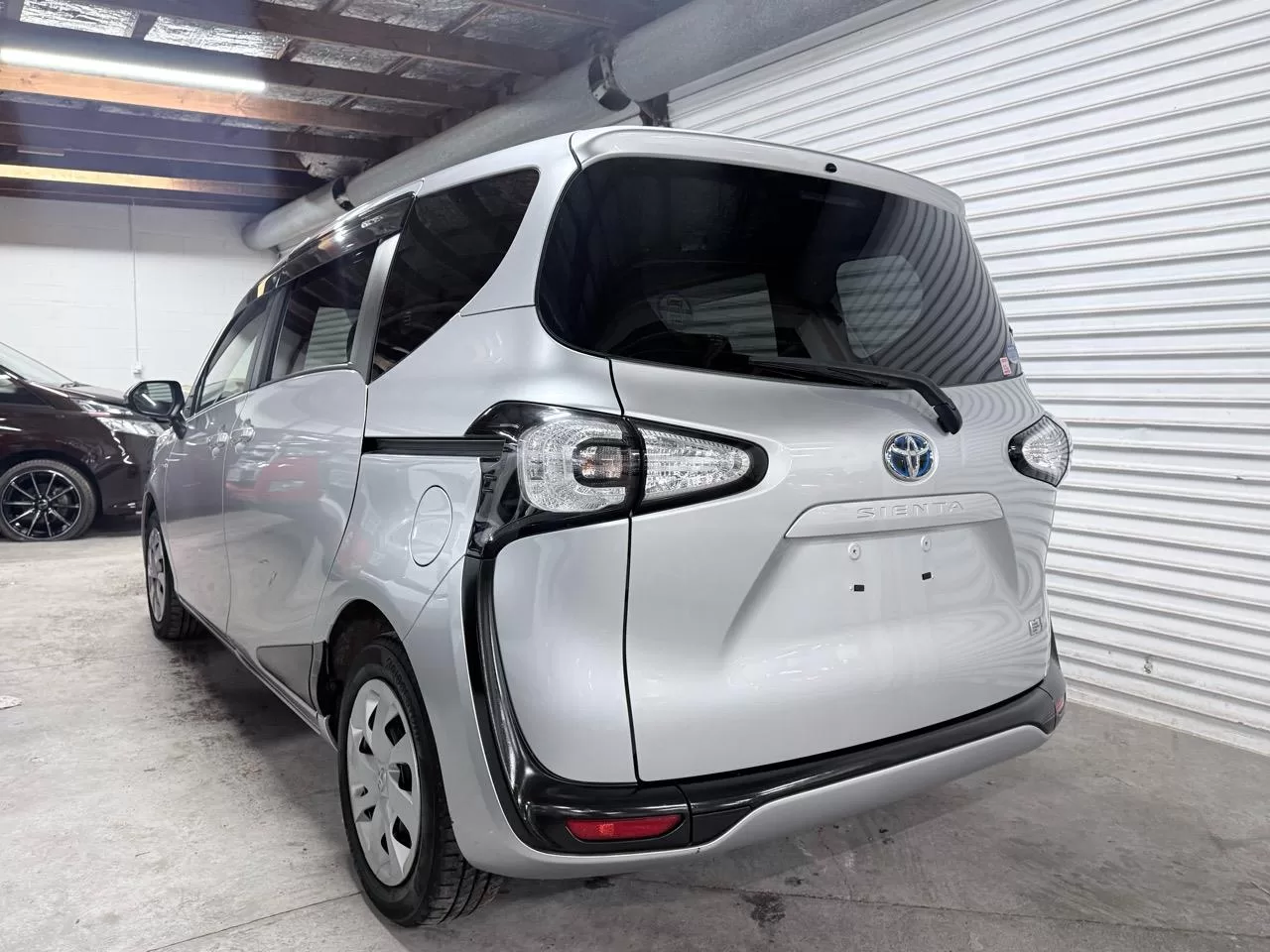 2017 Toyota Sienta Hybrid 7 Seater – photo 6